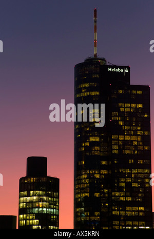 Hessische Landesbank (Hessian banca statale) torre nella luce della sera, Francoforte Hesse, Germania, Europa Foto Stock