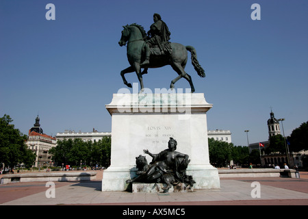 Una statua equestre di Luigi XIV in piazza Bellecour Foto Stock
