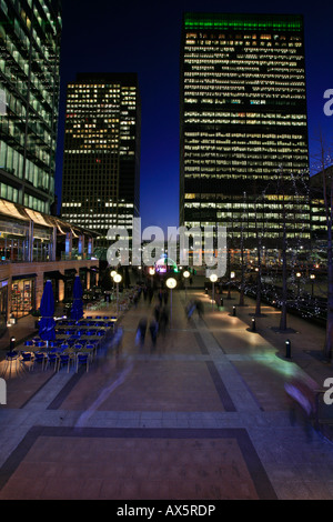 Canary Wharf e Canada Square, grattacieli al crepuscolo, Docklands, Londra, Inghilterra, Regno Unito, Europa Foto Stock