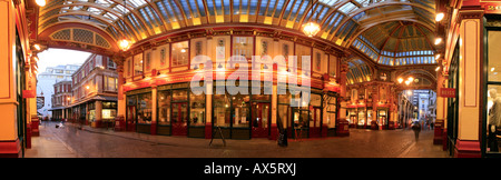 Panoramica vista interna del mercato Leadenhall, London, England, Regno Unito, Europa Foto Stock