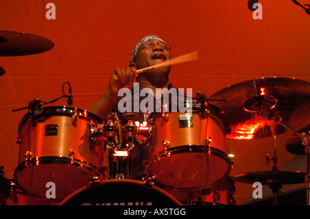 Il batterista Billy Cobham presso la Rhythm Sticks Festival, Royal Festival Hall, 2004 Foto Stock