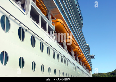 Le imbarcazioni di salvataggio sul Royal Caribbean linee Cuise Mariner dei mari Foto Stock