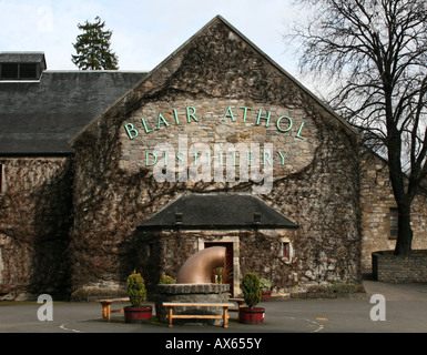 Vista esterna del Blair Atholl distillery pitlochry highlands scozzesi marzo 2008 Foto Stock