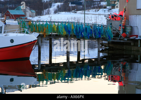 Bobine di fune per scopi di pesca tromvik Kvaløya island Norvegia circolo polare artico neve invernale Foto Stock