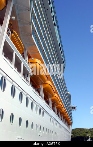 Le imbarcazioni di salvataggio sul Royal Caribbean linee Cuise Mariner dei mari non rilasciato Foto Stock