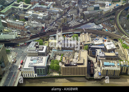 Vista aerea della Cattedrale di Southwark, il Golden Hinde e il Borough Market in Southwark area del sud di Londra Foto Stock