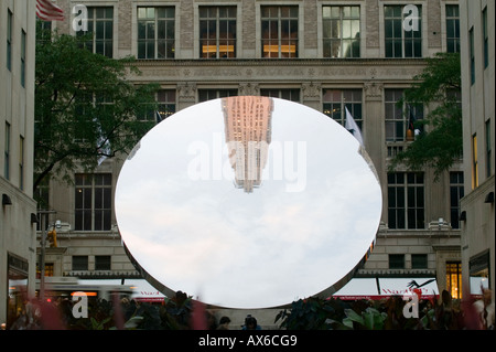 Sky specchio di Anish Kapoor Rockefeller Center Midtown New York City 2006 Foto Stock