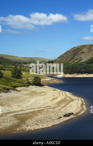 Acqua bassa in Craig Goch serbatoio nell'Elan Valley mid wales uk Foto Stock