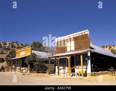 Negozi sulla strada delle miniere di argento di Ghost Town, cloruro, Nuovo Messico, STATI UNITI D'AMERICA Foto Stock