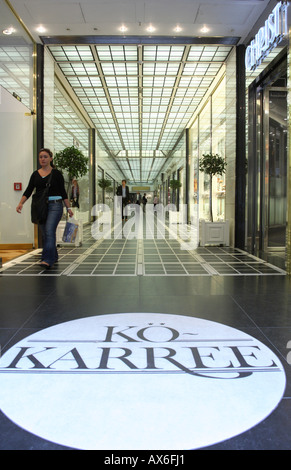 Ingresso al centro commerciale ko karree a konigsallee. Renania settentrionale - Vestfalia, Dusseldorf, Germania, Europa Foto Stock