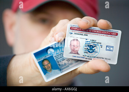 Noi Lavoro Documento di autorizzazione, EAD card, conosciuto popolarmente come noi del permesso di lavoro e di Washington DC e la patente di guida del conducente Foto Stock