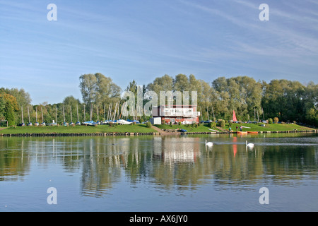 Sailing Club strutture sulla freccia Valley Lake Foto Stock