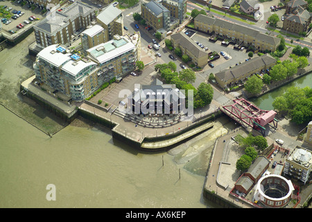 Vista aerea dell'Isola delle spezie pub sulle rive del fiume Tamigi in Rotherhithe area di Londra Foto Stock