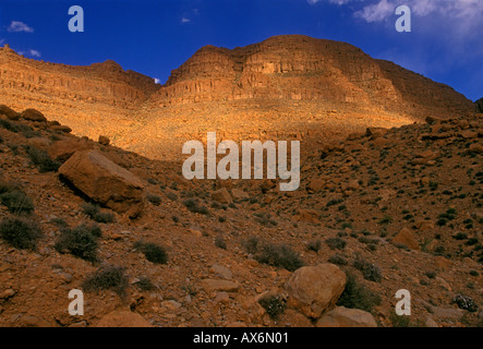 Paesaggio di montagna, ziz fiume ziz gorge, ziz valley, tafilalet regione, Marocco, Africa Foto Stock