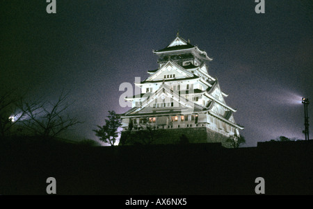 Il Castello di Osaka Osakajo di notte Osaka in Giappone Foto Stock