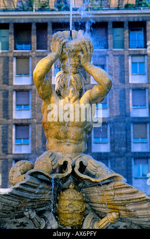Close-up di Fontana del Tritone, Piazza Barberini, Roma, Italia Foto Stock
