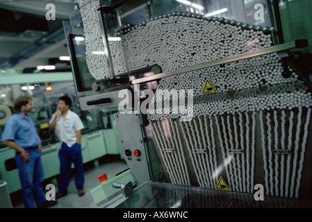 Una sigaretta e la produzione di tabacco di macchina e stabilimento in Cina di proprietà di Hong Ta gruppo Foto Stock