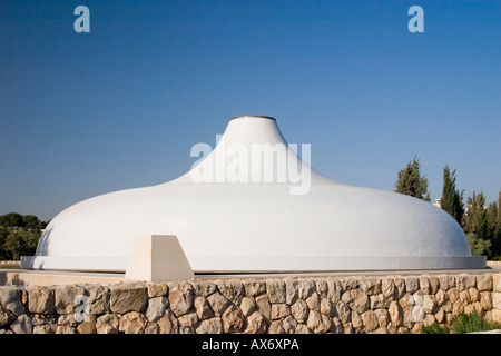 Gerusalemme Israele il santuario del libro presso il Museo di Israele si concentra su i rotoli del Mar Morto Foto Stock