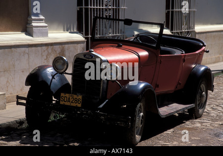 Red oldtimer Ford Modello T tipo in Trinidad, Cuba Foto Stock