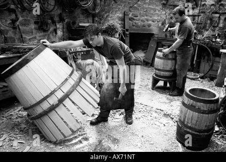 Coopers rendendo Barilotti per birra a Masham Yorkshire 1994 Foto Stock