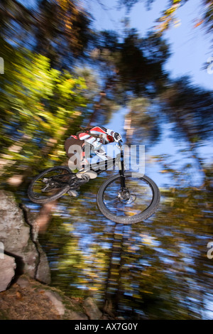 L'Italia, il Sud Tirolo, uomo mountain bike Foto Stock