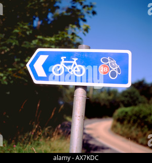 Un 2B percorso ciclo segno vicino a Tregaron Galles Ceredigion REGNO UNITO Foto Stock