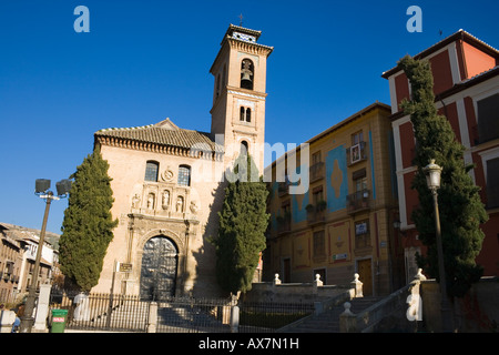 Granada Spagna Plaza Santa Ana Iglesia de Santa Ana y San Gil Foto Stock