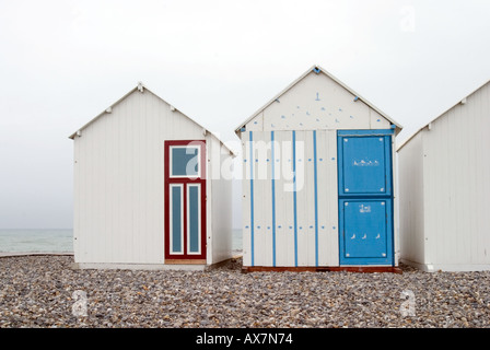 Cabine sulla spiaggia, sulla parte anteriore a Cayeux sur Mer Somme Francia Foto Stock