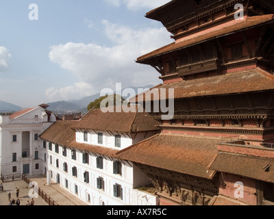 GADDI BAITHAK 1850s e torre BASANTPUR 1768 in Piazza Basantpur Kathmandu Himalaya Nepal Asia Foto Stock