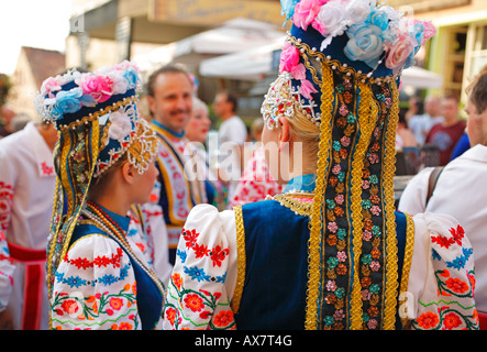 Est europeo di ballerini, Music Parade durante i giorni di Folklore in Olsztyn, Polonia Foto Stock