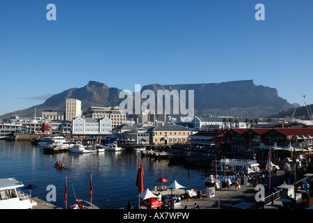 Guarda i caffè e i ristoranti a quay 5 V&A waterfront cape town Western Cape Province sud africa Foto Stock