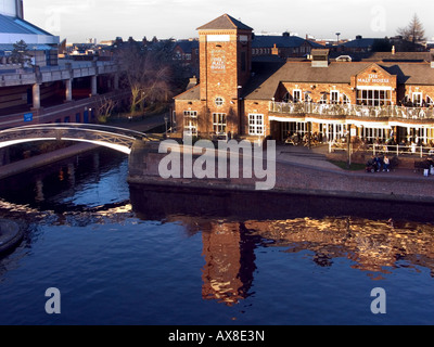 Il Malt House pub sul bordo d'acqua, posto Danielle idrovie, Birmingham, Inghilterra, Regno Unito Foto Stock