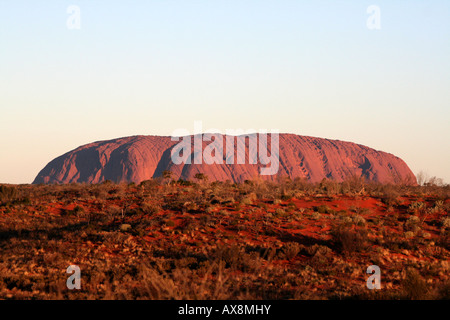 Uluru - Ayers Rock [Docker River Road, Uluru-Kata Tjuta National Park, il Territorio del Nord, l'Australia, Oceania] . Foto Stock