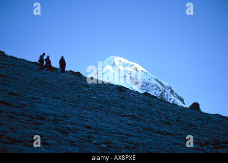 Persone alpinismo in Kala Patthar, Everest Regione, Solo Khumbu, in Nepal Foto Stock