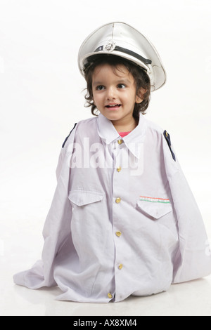 Ritratto di una ragazza in uniforme militare Foto Stock