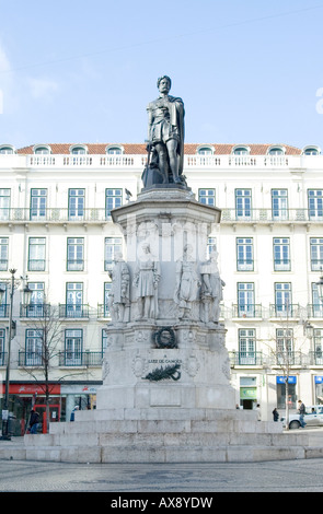 Il monumento Luís de Camões a Praca Luis de Camoes Lisbona Portogallo Foto Stock