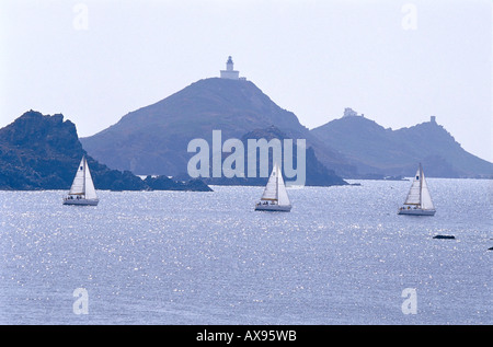 Barca a vela, Iles Sanguinaires, Pnte. de la Parata, vicino a Ajaccio Corsica, Francia Foto Stock