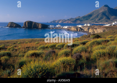 Playa del Penon Blanco, La Isleta del Moro, villaggio, Cabo de Gata, parco naturale, provincia di Almeria Andalusia, Spagna Foto Stock