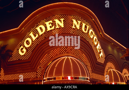 Il Golden Nugget Hotel e Casino Di notte, Las Vegas, Nevada, STATI UNITI D'AMERICA Foto Stock