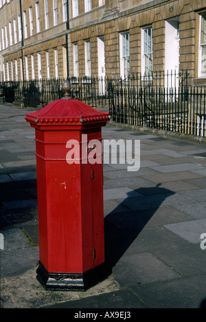 Postbox Vittoriano, Great Pulteney Street, Bath, Inghilterra Foto Stock