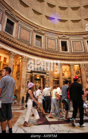 A cassettoni interni cupola del Pantheon Roma Roma Lazio Italia Foto Stock