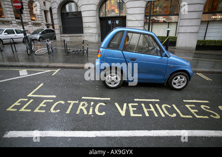 G Wiz GWiz G-Wiz clean green batteria ad alimentazione elettrica auto veicolo electrobay elektrobay caricare bay station Foto Stock