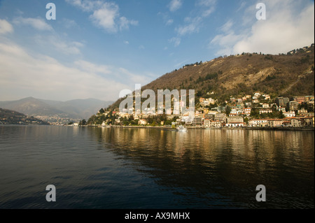 Case in collina lungo il lago di Como Como italia Foto Stock