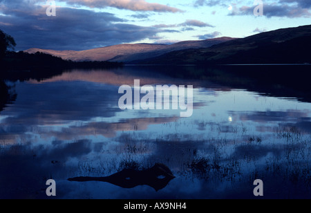 Twilight a Loch Tay, vicino a Killin, Perthshire Scozia Scotland Foto Stock