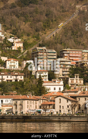 Case in collina lungo il lago di Como Como italia Foto Stock