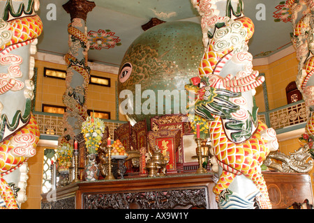Interno del Gran Tempio Cao Dai in Tah Ninh, Vietnam Foto Stock