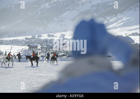 Riproduzione di polo nella neve, torneo internazionale di Livigno, Italia Foto Stock