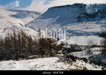 Chew Valley Saddleworth Greenfield con la neve Foto Stock