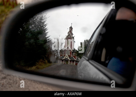 Chiesa in Gravdal Isole Lofoten in Norvegia nel retrovisore. Foto Stock