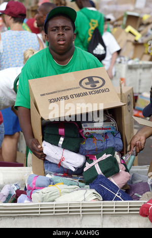 La distribuzione degli aiuti umanitari a seguito dell'uragano Katrina, Lafayette, Stati Uniti d'America Foto Stock